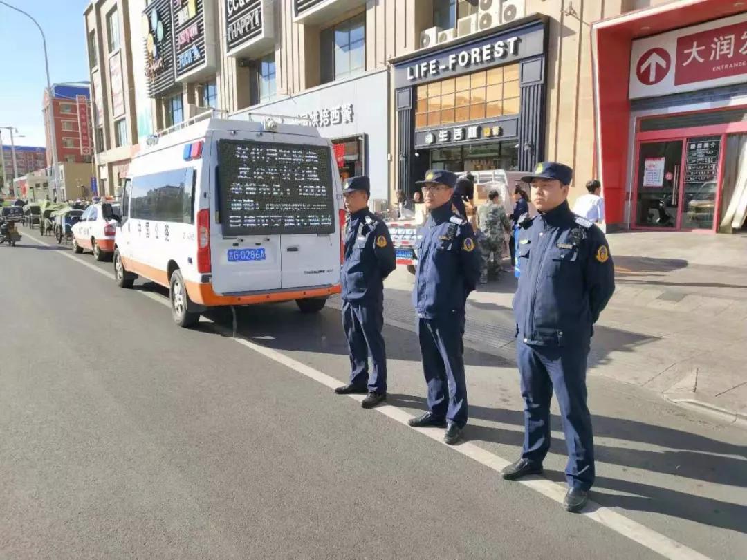 白城运管、公安联勤联动专项整治火车站前重点时段出租汽车违法违规行为