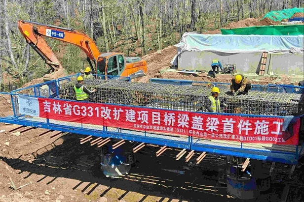 【聚焦一线标二工区开启沥青路面施工(图4)