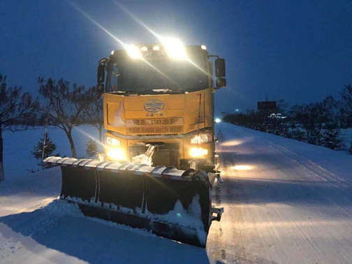 通化市公路管理处积极组织除雪防滑工作确保干线公路畅通