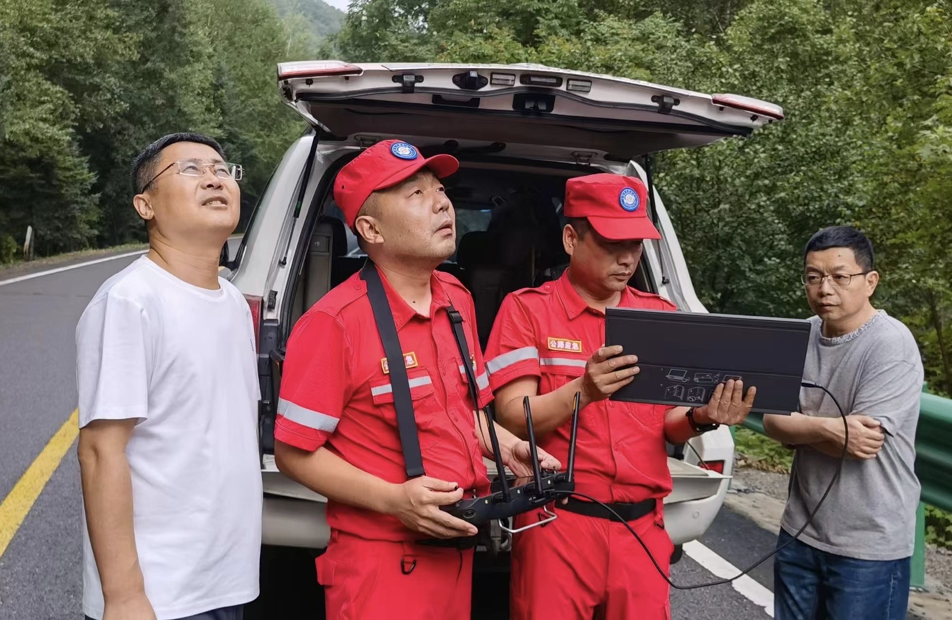 省交通应急中心无人机小组在鹤大线G201窑沟一带开展第五次侦察任务