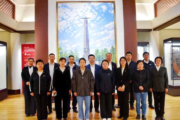 咫尺赴史 以观回响｜省交通科学研究所到云杉美术馆开展主题党日活动